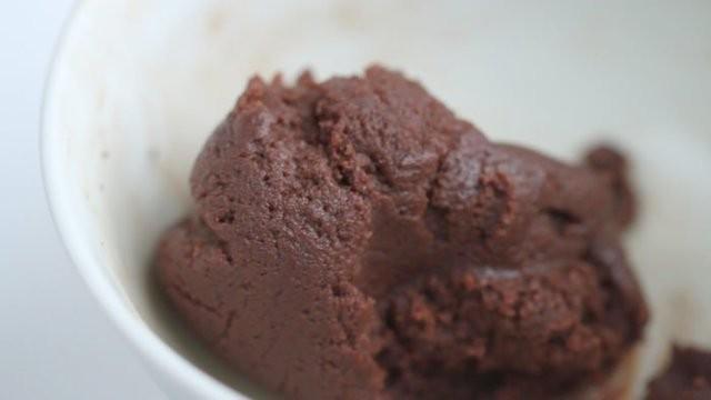 รูปภาพ:http://i2.wp.com/eugeniekitchen.com/wp-content/uploads/2014/05/microwave-brownie-cookie-recipe8.jpg