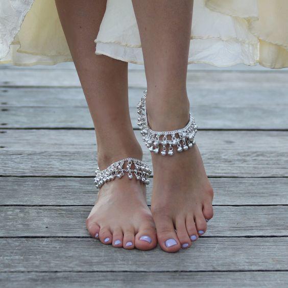 รูปภาพ:http://i.styleoholic.com/2017/05/06-silver-layered-chain-anklets-with-silver-beads.jpg
