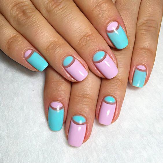 รูปภาพ:http://i.styleoholic.com/2017/05/12-bold-blue-and-pink-half-moon-nails-for-summer.jpg