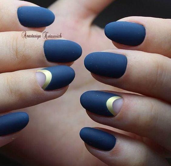 รูปภาพ:http://i.styleoholic.com/2017/05/06-blue-matte-nails-and-half-moon-accent-ones-with-a-gold-touch.jpg
