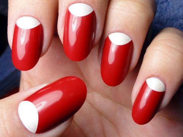 รูปภาพ:http://i.styleoholic.com/2017/05/14-classic-red-manicure-with-white-space.jpg