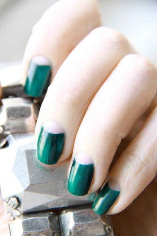 รูปภาพ:http://i.styleoholic.com/2017/05/15-emerald-half-moon-nails-look-very-bold.jpg