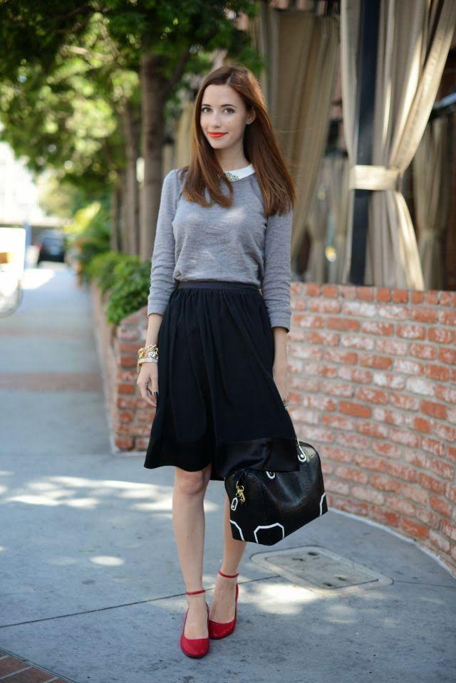 รูปภาพ:https://s-media-cache-ak0.pinimg.com/736x/c5/2b/3e/c52b3e25280f83cc078a9d72db1701c0--skirt-outfits-work-outfits.jpg