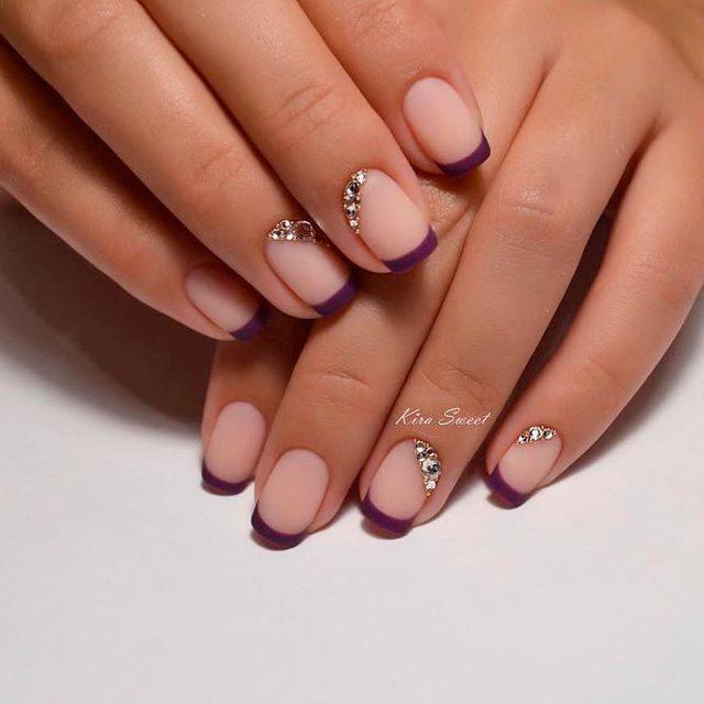 รูปภาพ:https://naildesignsjournal.com/wp-content/uploads/2017/07/french-tip-nail-designs-matte-purple-rhinestones.jpg