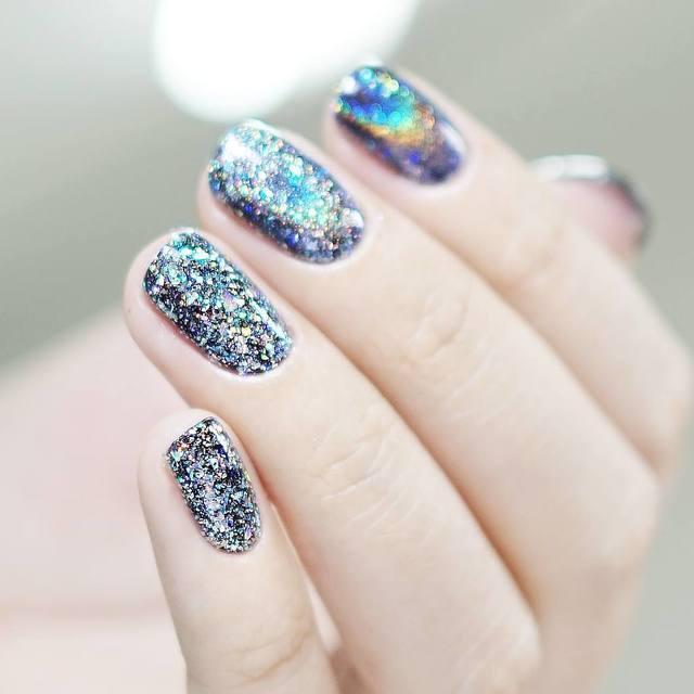 ตัวอย่าง ภาพหน้าปก:20 ไอเดีย 'เล็บ Glitter Style' สวยหรู ระยิบระยับ จาก IG : milk.n.d