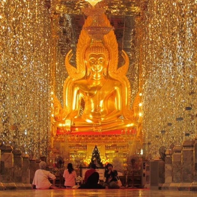 ภาพประกอบบทความ พาเฮง พารวย กับ 7 สถานที่ พาคุณแม่ไปไหว้พระขอพรเพื่อความเป็นสิริมงคล