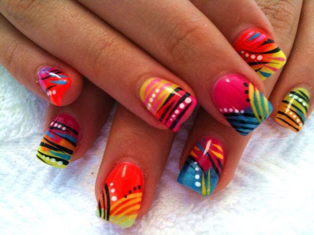 รูปภาพ:http://www.preppychic.club/wp-content/uploads/2017/05/35-fabulous-nail-art-designs-with-playful-pretty-stripes-19.jpg