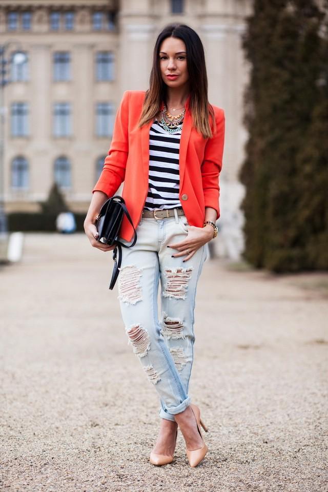 รูปภาพ:http://www.inspiredluv.com/wp-content/uploads/2016/04/Ripped-Boyfriend-Jeans-For-Women-Street-Style.jpg