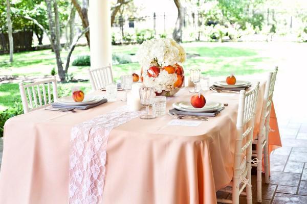 รูปภาพ:http://www.lovewedbliss.com/wp-content/uploads/2012/01/peach-wedding-theme-table.jpg