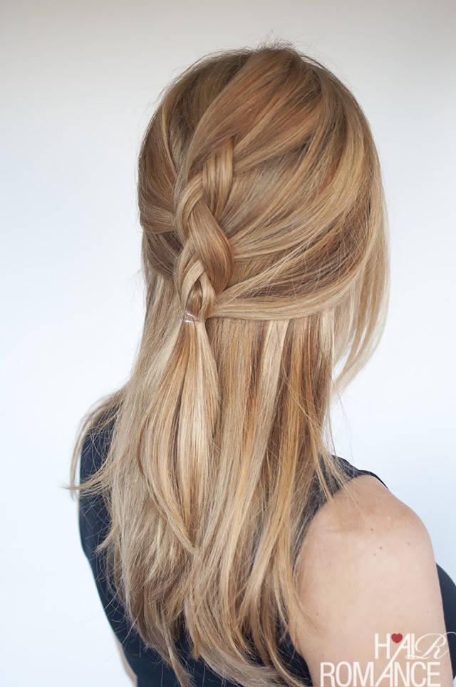 รูปภาพ:http://www.hairromance.com/wp-content/uploads/2015/08/Hair-Romance-Easy-everyday-hair-half-up-Dutch-Braid-Tutorial-3.jpg