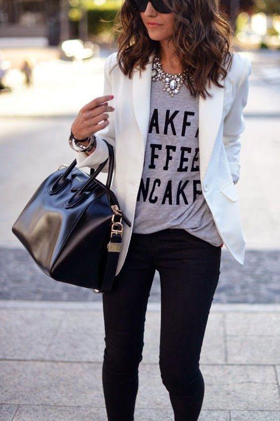 รูปภาพ:http://i.styleoholic.com/2017/07/06-black-jeans-a-white-blazer-a-printed-grey-t-shirt-a-statement-necklace-and-a-black-bag.jpg