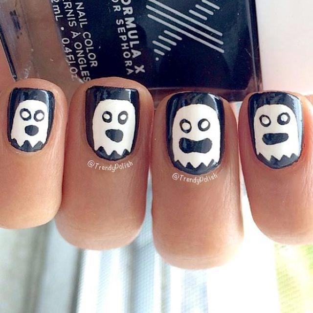 รูปภาพ:https://naildesignsjournal.com/wp-content/uploads/2017/05/white-black-nail-designs-ghostly-nails.jpg