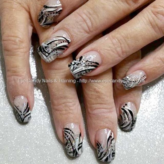 รูปภาพ:https://naildesignsjournal.com/wp-content/uploads/2017/05/white-black-nail-designs-swirls-nail-art.jpg