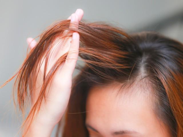 รูปภาพ:http://www.wikihow.com/images/7/79/Apply-Castor-Oil-for-Hair-Step-15-Version-2.jpg