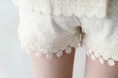 รูปภาพ:http://i.styleoholic.com/Cute-DIY-Air-Lace-Shorts-500x333.jpg