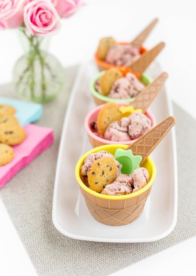 รูปภาพ:http://www.orientaltrading.com/blog/wp-content/uploads/2016/07/otc-ice-cream-111.jpg