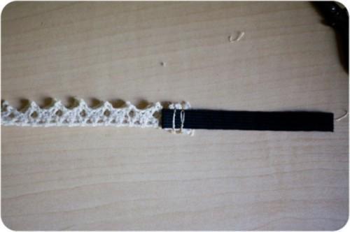 รูปภาพ:http://i.styleoholic.com/Feminine-DIY-Double-Strand-Lace-Headband4-500x332.jpg