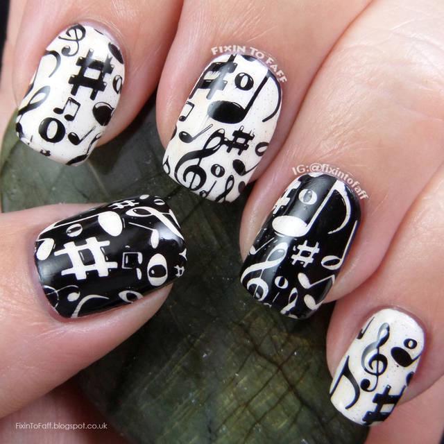 ภาพประกอบบทความ Music manicure | เพ้นท์เล็บ สวยๆ ด้วย 'โน้ตดนตรี' ♪♫