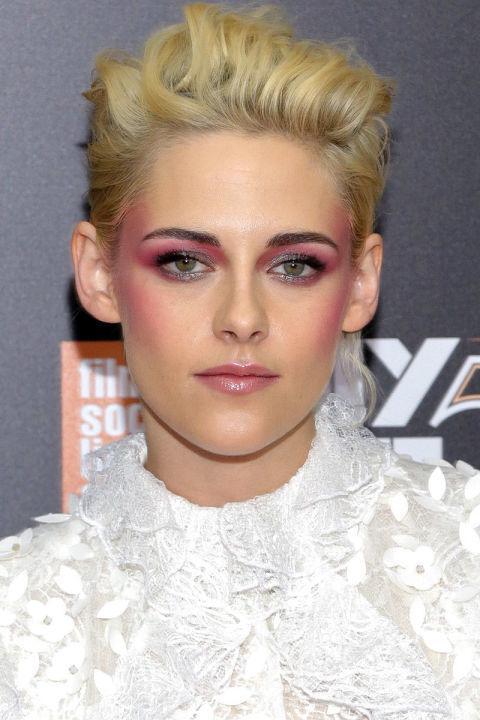 รูปภาพ:http://hbz.h-cdn.co/assets/17/01/480x720/gallery-1483644508-hbz-makeup-trends-2017-kristen-stewart-getty.jpg