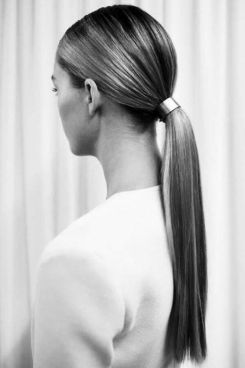 รูปภาพ:http://i.styleoholic.com/23-work-hairstyles-that-are-office-appropriate-yet-not-boring-10-500x750.jpg