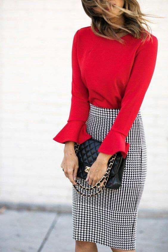 รูปภาพ:http://i.styleoholic.com/2017/08/08-a-red-top-with-bell-sleeves-a-blakc-and-white-gingham-pencil-skirt-and-a-black-bag.jpg