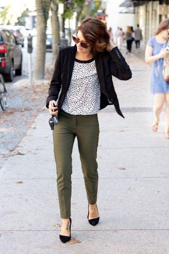 รูปภาพ:http://i.styleoholic.com/2017/08/15-olive-green-pants-a-dalmatian-print-top-a-black-blazer-and-black-heels-is-a-non-boring-look-for-fall.jpg