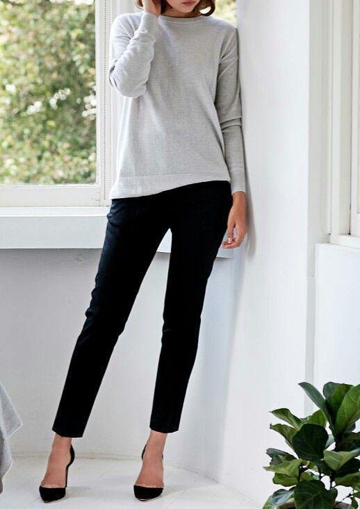 รูปภาพ:http://i.styleoholic.com/2017/08/10-cropped-black-pants-a-grey-top-and-blakc-heels-is-a-simple-and-minimalist-look.jpg