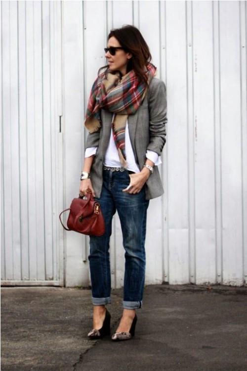 รูปภาพ:http://i.styleoholic.com/17-crisp-shirt-and-boyfriends-jeans-combo-ideas-8-500x750.jpg
