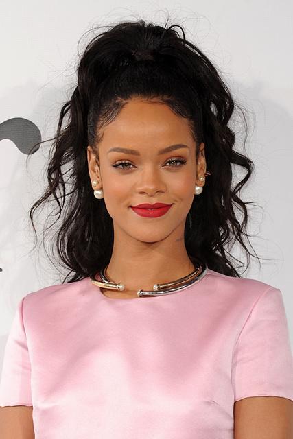 รูปภาพ:http://www.fashionmagazine.com/wp-content/uploads/2014/06/rihanna-summer-hair.jpg