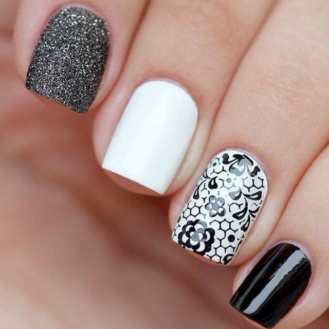 รูปภาพ:https://naildesignsjournal.com/wp-content/uploads/2017/05/best-nail-polish-colors-white-black-nails.jpg