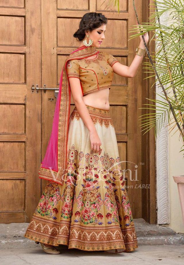 รูปภาพ:https://s-media-cache-ak0.pinimg.com/736x/01/32/c3/0132c3f49278440491ac362aae86c563--indian-wedding-dresses-indian-weddings.jpg