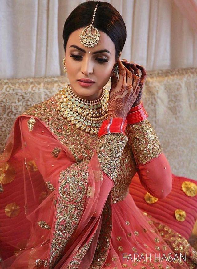 รูปภาพ:https://i.pinimg.com/736x/b7/56/b5/b756b56595852fe7b7419389ad09dc47--pakistani-fashion-bridal-indian-fashion-lengha.jpg