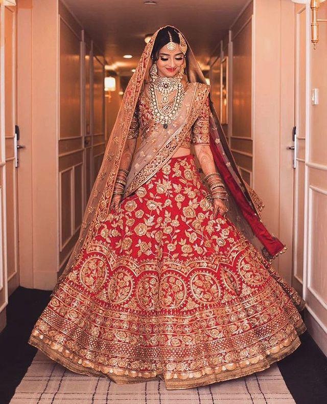รูปภาพ:https://s-media-cache-ak0.pinimg.com/736x/c9/a1/3b/c9a13b33b9d04e772038d58cbdfdc7b7--indian-wedding-dress-traditional-bridal-lehenga-red-indian-wedding-dress-bridal-lehenga.jpg