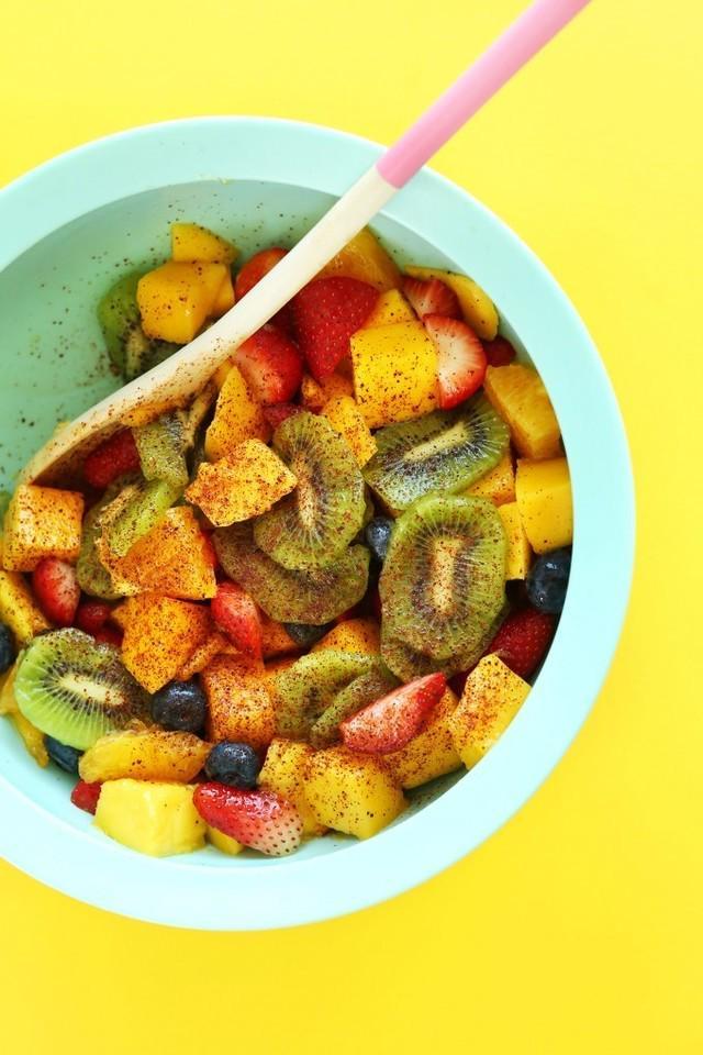 รูปภาพ:https://mbkr-minimalistbaker.netdna-ssl.com/wp-content/uploads/2015/07/AMAZING-Fruit-Salad-with-lime-juice-and-chili-powder-for-a-kick-of-heat-This-stuff-is-IRRESISTIBLE-vegan-glutenfree-recipe-fruit-healthy-sidesalad-680x1020.jpg
