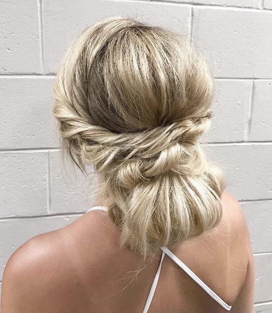 รูปภาพ:http://styleskinner.com/wp-content/uploads/2017/07/124-twists-and-low-bun.jpg