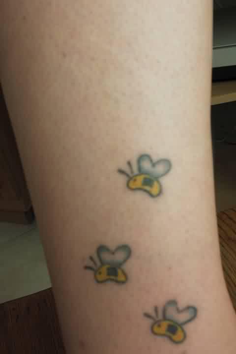 รูปภาพ:http://www.tattooshunter.com/wp-content/uploads/2015/12/tiny-winged-bee-tattoo-made-by-yellow-ink5.jpg