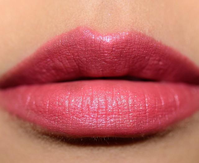 รูปภาพ:http://www.temptalia.com/wp-content/uploads/2017/01/chanel_rose-clair_004_lipswatch.jpg