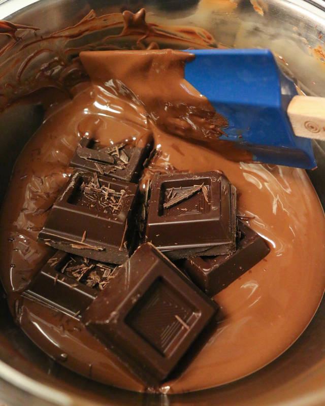 รูปภาพ:http://www.thirstyfortea.com/wp-content/uploads/2014/03/melt-chocolate-pocky.jpg