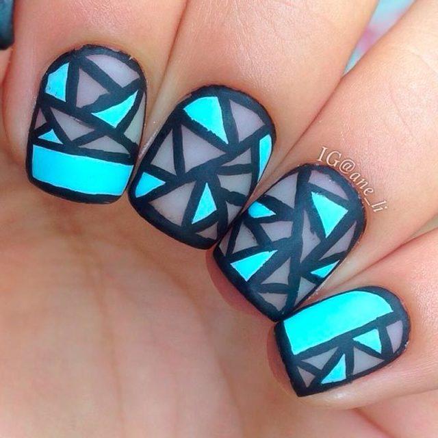 รูปภาพ:https://naildesignsjournal.com/wp-content/uploads/2017/08/lovely-nails-artsy-designs-matte-black-turquoise-triangles-short.jpg
