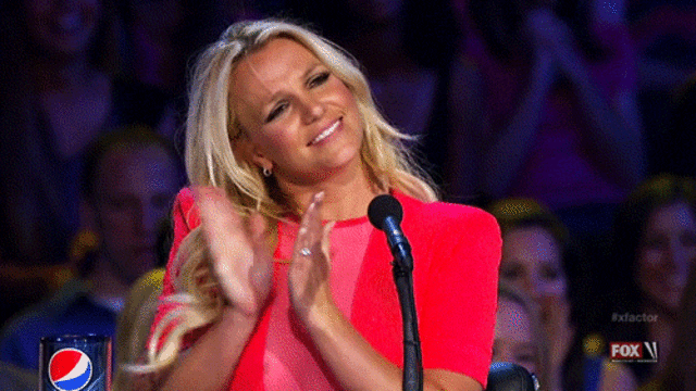รูปภาพ:http://img.pandawhale.com/80320-Britney-Spears-happy-clapping-ampW.gif