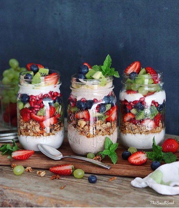 รูปภาพ:http://www.cuded.com/wp-content/uploads/2017/08/Its-a-tb-to-these-coconut-yogurt-granola-and-fruit-breakfast-jar.jpg