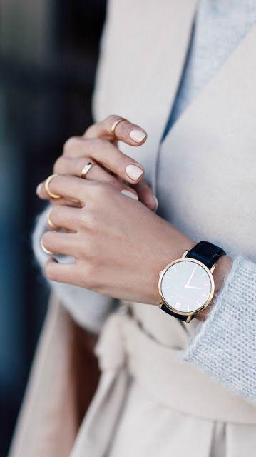 รูปภาพ:http://i.styleoholic.com/2017/08/10-a-gorgeous-minimalist-watch-on-a-black-leather-band-will-fit-many-outfits.jpg