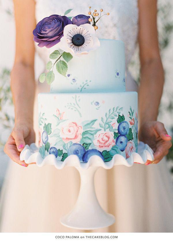 รูปภาพ:http://www.deerpearlflowers.com/wp-content/uploads/2015/06/light-blue-watercolor-floral-printed-spring-wedding-cake-with-sugar-flowers.jpg