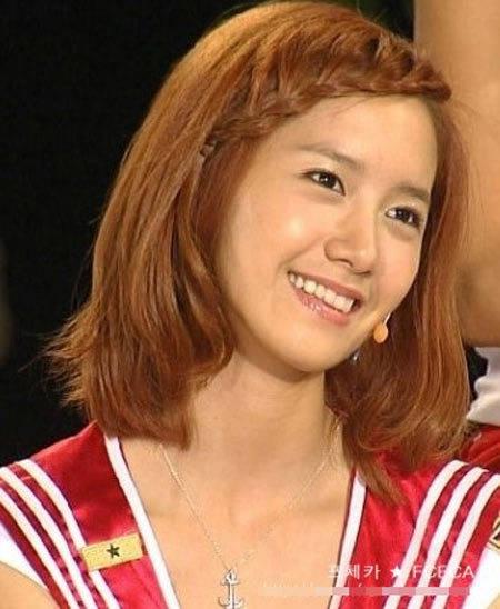 รูปภาพ:http://i2.asntown.net/h4/styles-fashion/5/summer-hairstyle-front-braid-hair/Yoona-SNSD.jpg