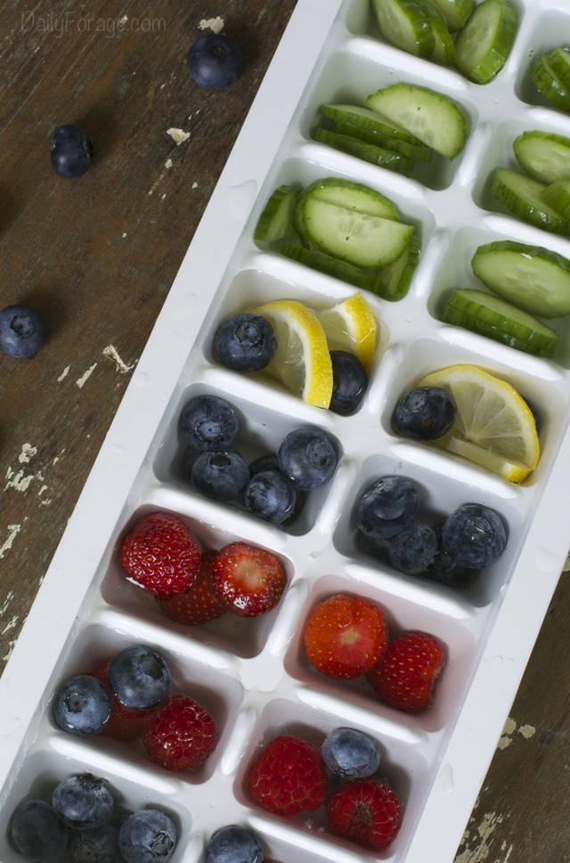 รูปภาพ:http://www.dailyforage-glutenfree.com/images/2014/07/Fruit-Veggie-Ice-Cubes-1-DailyForage.com_.jpg