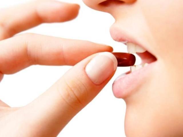 รูปภาพ:http://www.prevention.com/sites/prevention.com/files/styles/slideshow-desktop/public/static/96893987-woman-taking-pill-vitamin-supplement.jpg