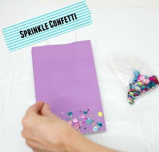รูปภาพ:http://partiesforpennies.com/wp-content/uploads/2015/08/Confetti-Dipped-Bags-Sprinkle1.jpg