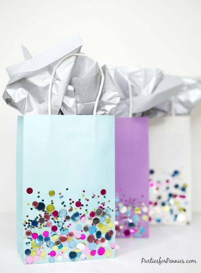 รูปภาพ:http://partiesforpennies.com/wp-content/uploads/2015/08/Confetti-Dipped-Bags-1.jpg