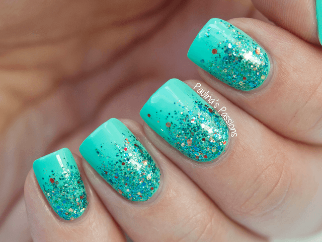 รูปภาพ:http://shortnaildesigns.net/wp-content/uploads/2015/07/Teal-Gradient-Glitter-Nail-Design.png