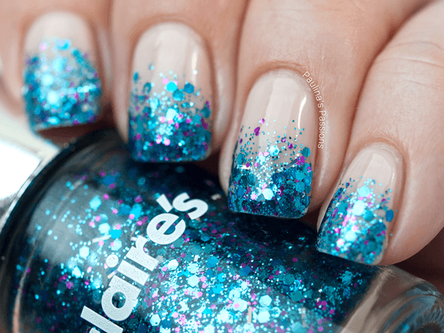 รูปภาพ:http://shortnaildesigns.net/wp-content/uploads/2015/07/French-Tip-Glitter-Nails.png